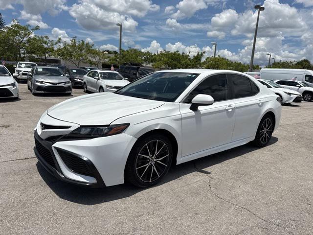 Photo of 2021 Super White Toyota Camry