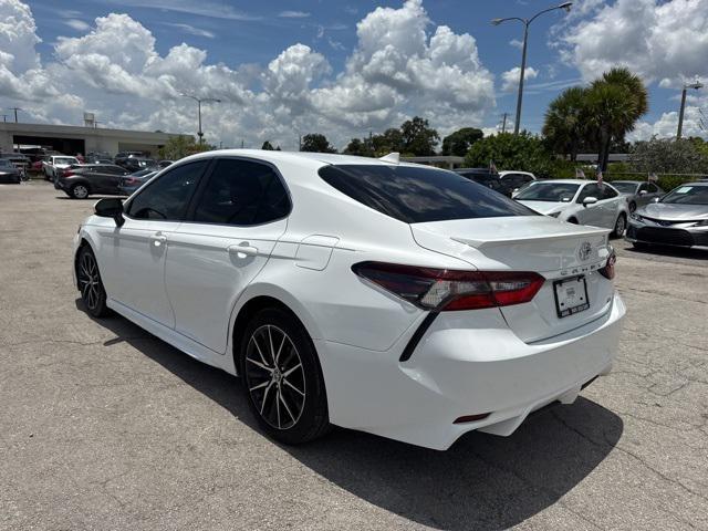 Photo of 2021 Super White Toyota Camry