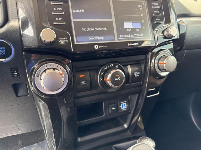 Photo of 2022 White Toyota 4Runner