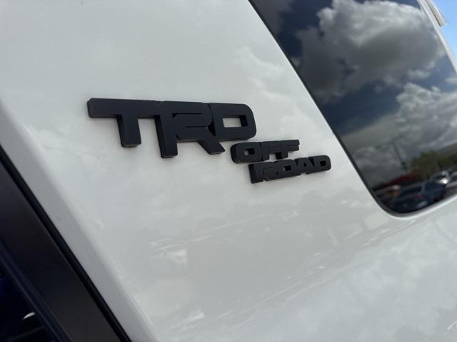 Photo of 2022 White Toyota 4Runner