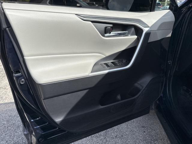 Photo of 2022 Blue Toyota RAV4