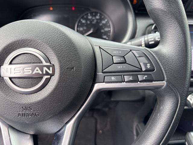 Photo of 2024 Super Black Nissan Kicks