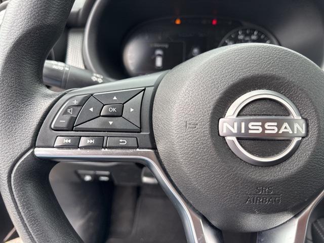 Photo of 2024 Super Black Nissan Kicks