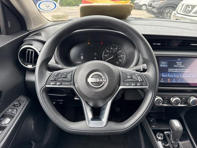 Photo of 2024 Super Black Nissan Kicks