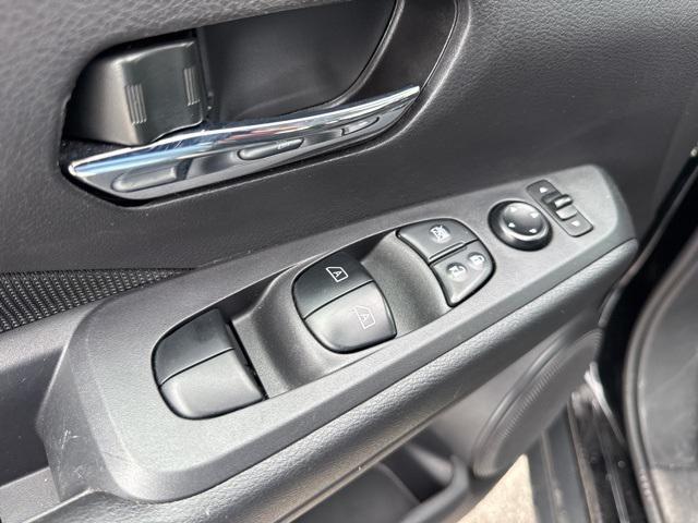 Photo of 2024 Super Black Nissan Kicks