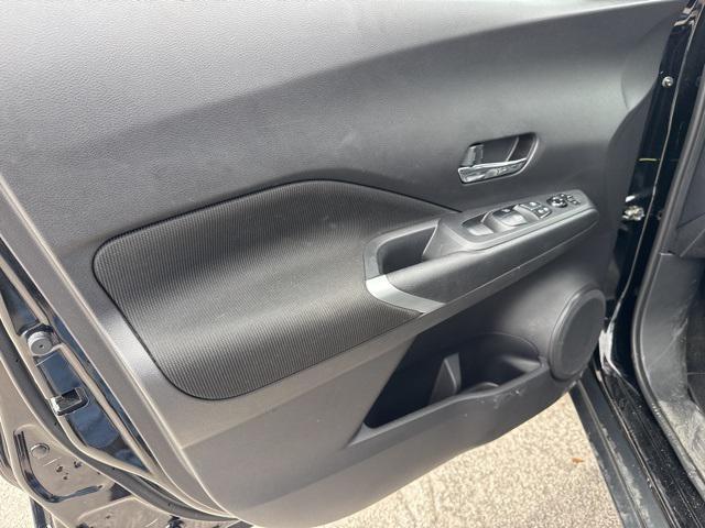Photo of 2024 Super Black Nissan Kicks