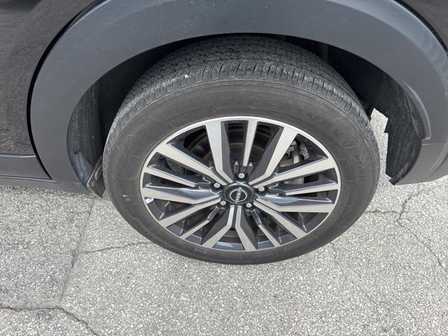 Photo of 2024 Super Black Nissan Kicks