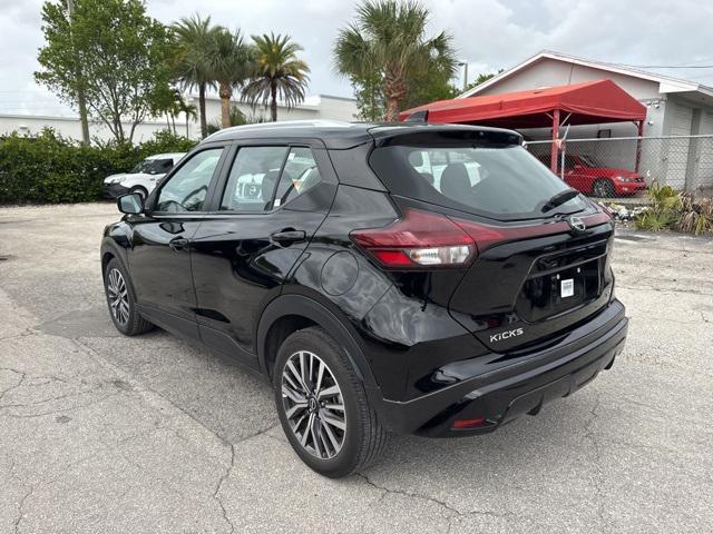 Photo of 2024 Super Black Nissan Kicks