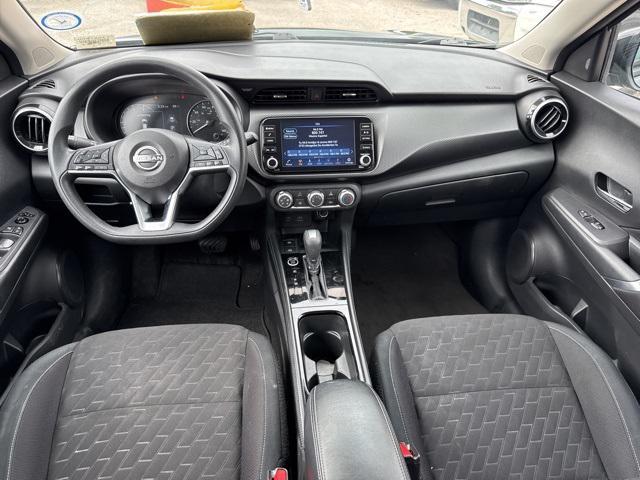Photo of 2024 Super Black Nissan Kicks