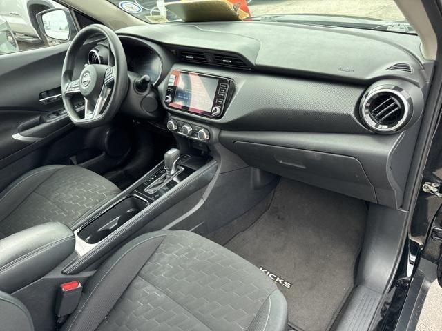 Photo of 2024 Super Black Nissan Kicks