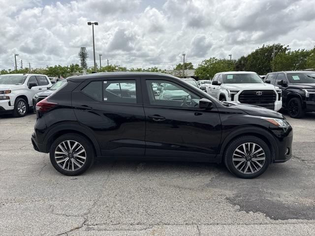 Photo of 2024 Super Black Nissan Kicks