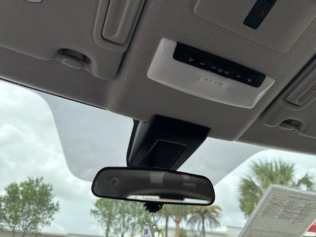 Photo of 2024 Super Black Nissan Kicks