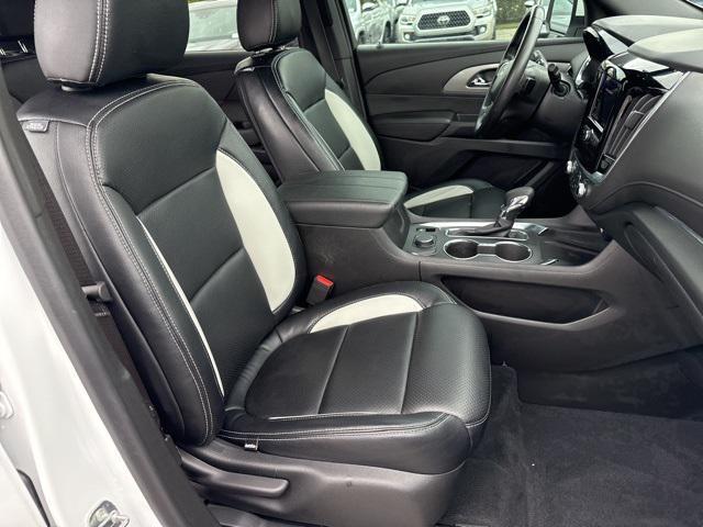 Photo of 2023 Summit White Chevrolet Traverse