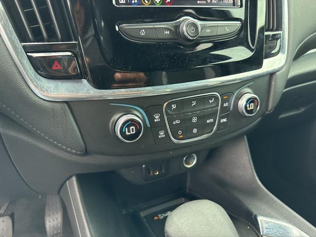 Photo of 2023 Summit White Chevrolet Traverse
