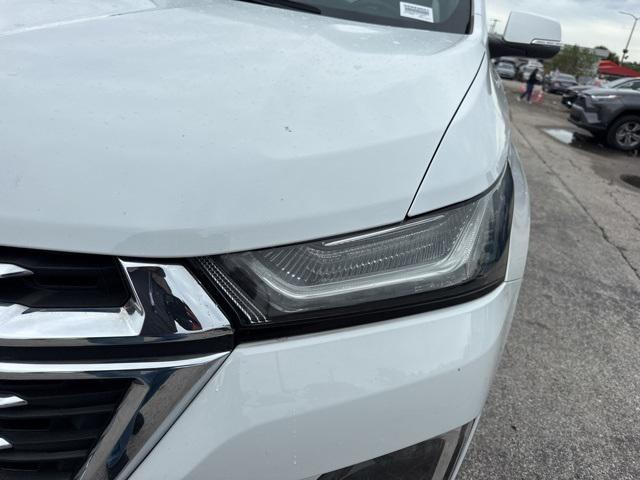 Photo of 2023 Summit White Chevrolet Traverse