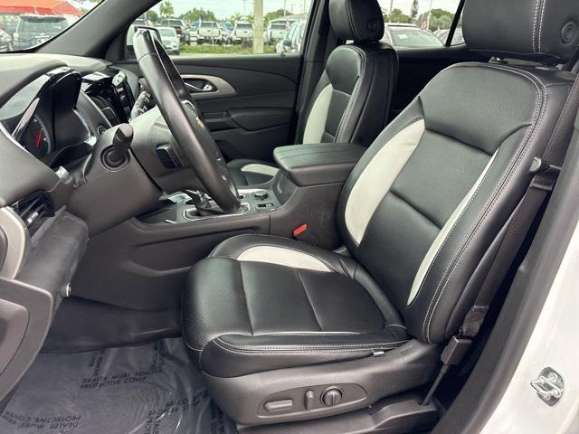 Photo of 2023 Summit White Chevrolet Traverse