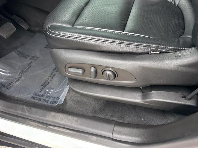Photo of 2023 Summit White Chevrolet Traverse