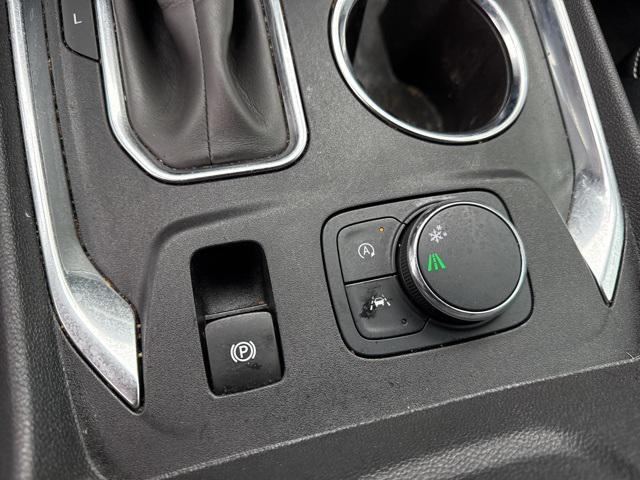 Photo of 2023 Summit White Chevrolet Traverse