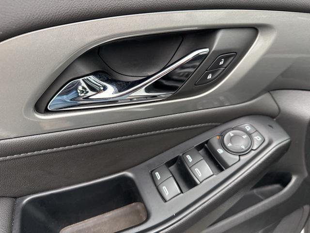 Photo of 2023 Summit White Chevrolet Traverse