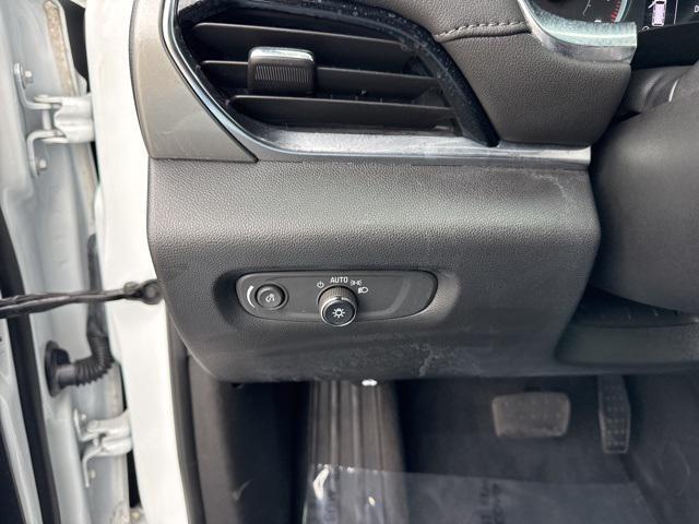 Photo of 2023 Summit White Chevrolet Traverse