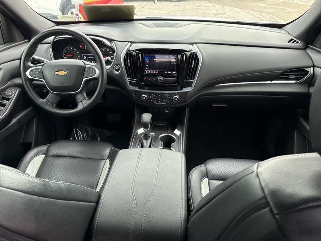 Photo of 2023 Summit White Chevrolet Traverse