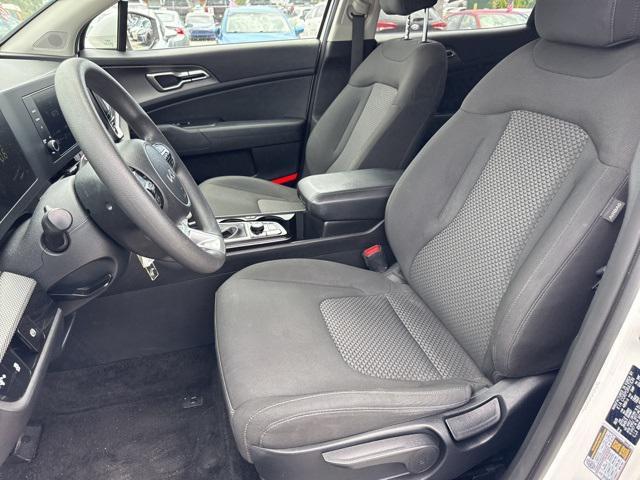 Photo of 2024 Snow White Pearl Kia Sportage