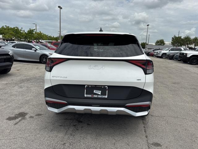 Photo of 2024 Snow White Pearl Kia Sportage