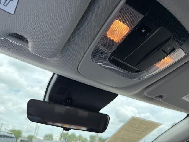Photo of 2024 Snow White Pearl Kia Sportage
