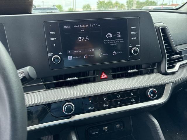 Photo of 2024 Snow White Pearl Kia Sportage