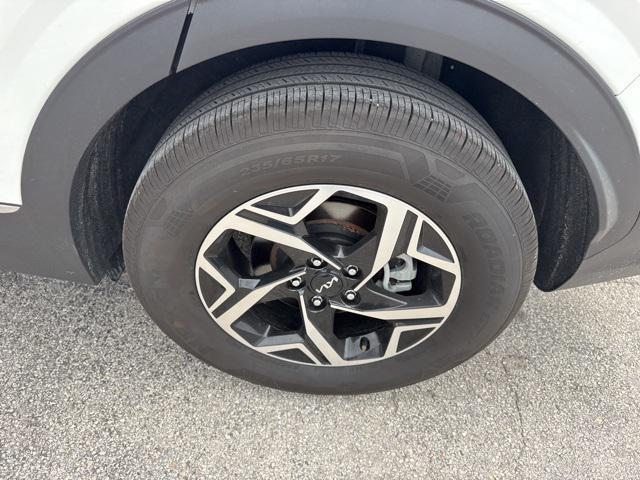 Photo of 2024 Snow White Pearl Kia Sportage