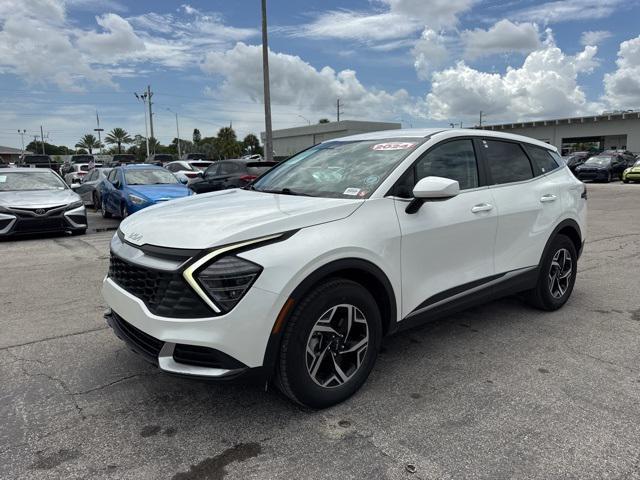Photo of 2024 Snow White Pearl Kia Sportage