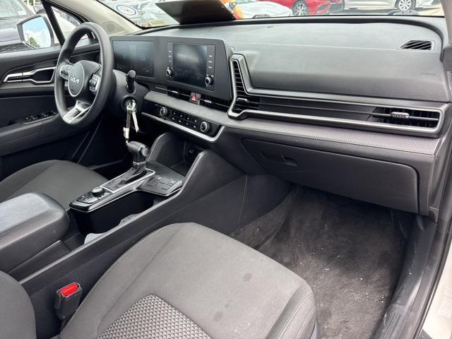 Photo of 2024 Snow White Pearl Kia Sportage