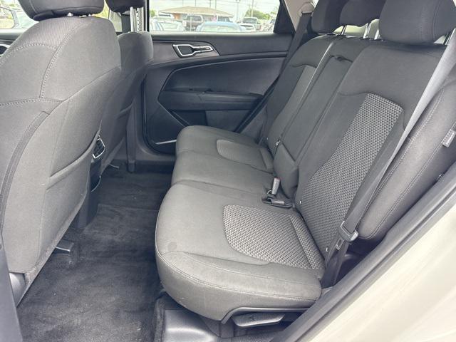 Photo of 2024 Snow White Pearl Kia Sportage