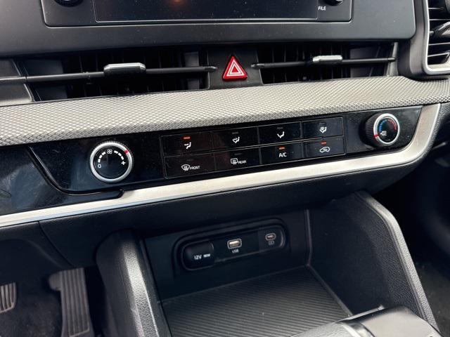 Photo of 2024 Snow White Pearl Kia Sportage