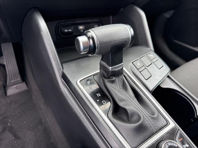 Photo of 2024 Snow White Pearl Kia Sportage