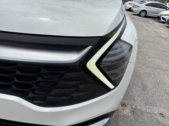 Photo of 2024 Snow White Pearl Kia Sportage