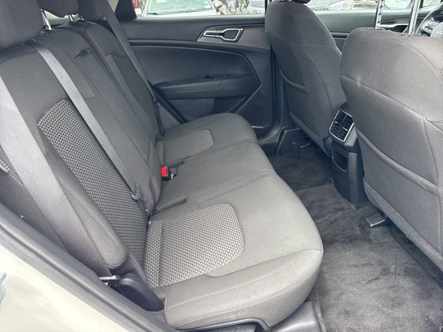 Photo of 2024 Snow White Pearl Kia Sportage