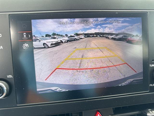 Photo of 2024 Snow White Pearl Kia Sportage