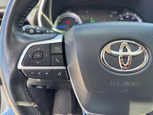 Photo of 2023 Pearl Toyota Highlander Hybrid