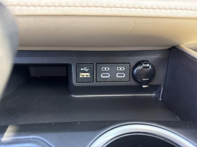 Photo of 2023 Pearl Toyota Highlander Hybrid