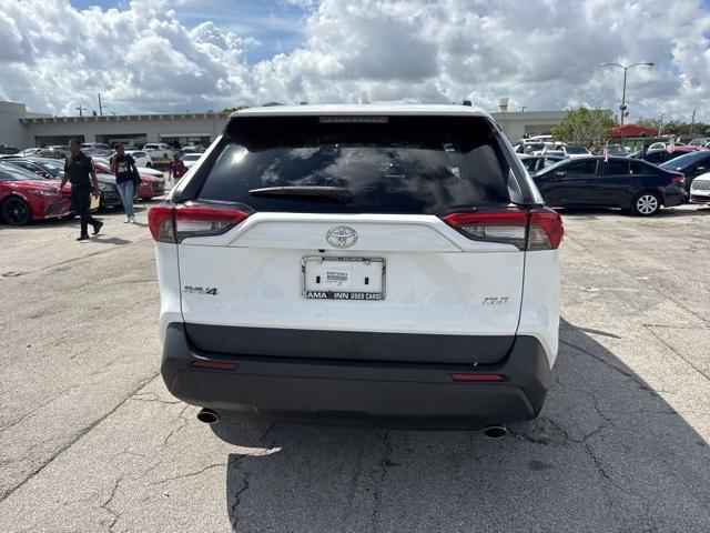 Photo of 2022 White Toyota RAV4