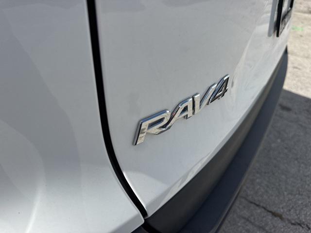 Photo of 2022 White Toyota RAV4