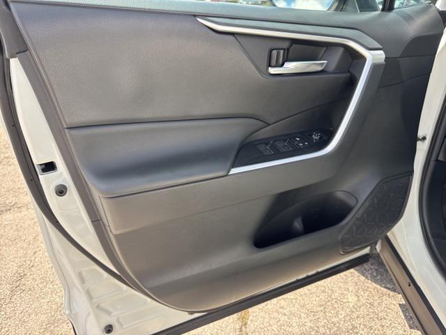 Photo of 2022 White Toyota RAV4