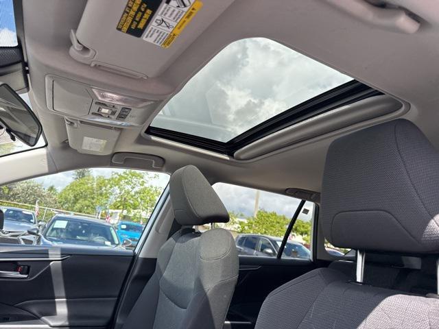 Photo of 2022 White Toyota RAV4