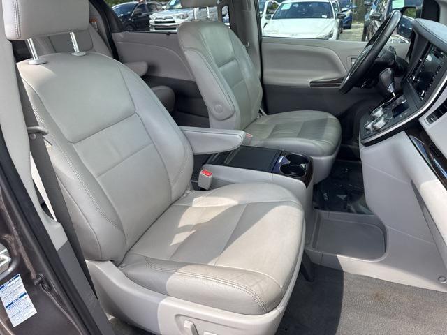 Photo of 2020 Predawn Gray Mica Toyota Sienna