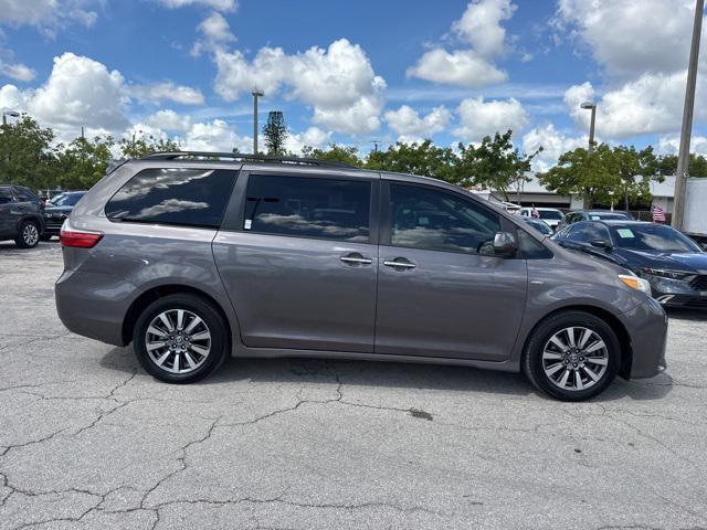 Photo of 2020 Predawn Gray Mica Toyota Sienna