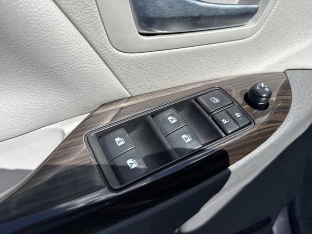 Photo of 2020 Predawn Gray Mica Toyota Sienna