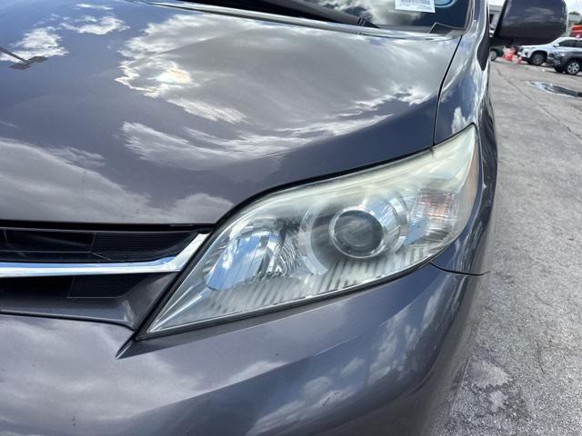 Photo of 2020 Predawn Gray Mica Toyota Sienna