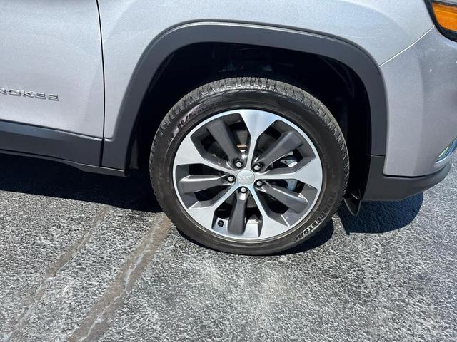 Photo of 2022 Billet Silver Metallic Clearcoat Jeep Cherokee