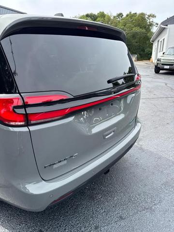 Photo of 2023 Ceramic Gray Clearcoat Chrysler Pacifica Hybrid